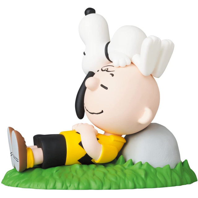 Medicom UDF Peanuts Napping Charlie Brown and Snoopy Figure